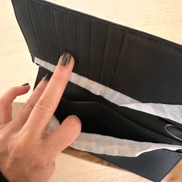 Authentic BURBERRY Black Leather Wallet - Picture 6 of 12